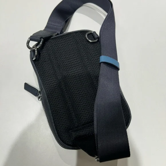 Michael Kors Cooper Medium KORS Logo Sling Pack NWT blue logo/black - Picture 13 of 14